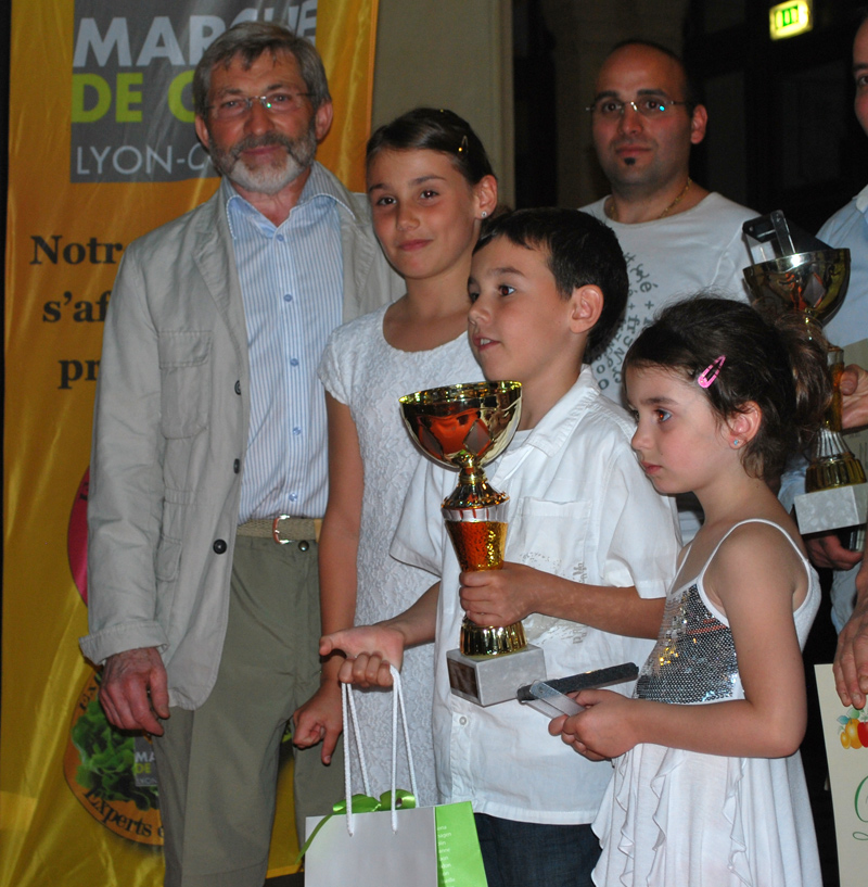 2 prix du concours de l'étalage de fruits et légumes catégorie marché_CTIFL_Lyon_2013_Geomarches